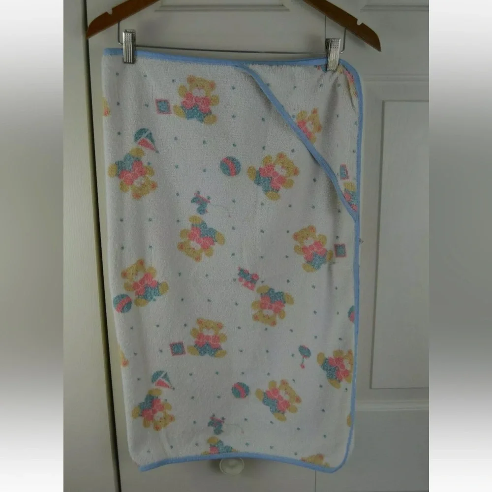 Vintage Dundee Hooded Baby Towel Teddy Bear Ball Blue White Tan Pink USA Made